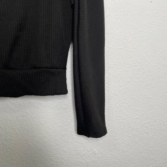 Mezzanine Womens Top Size M Black Long Sleeve V-Neck Unlined Semi Cropped - Picture 13 of 13